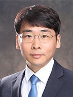 Portrait of In Joon Noh.